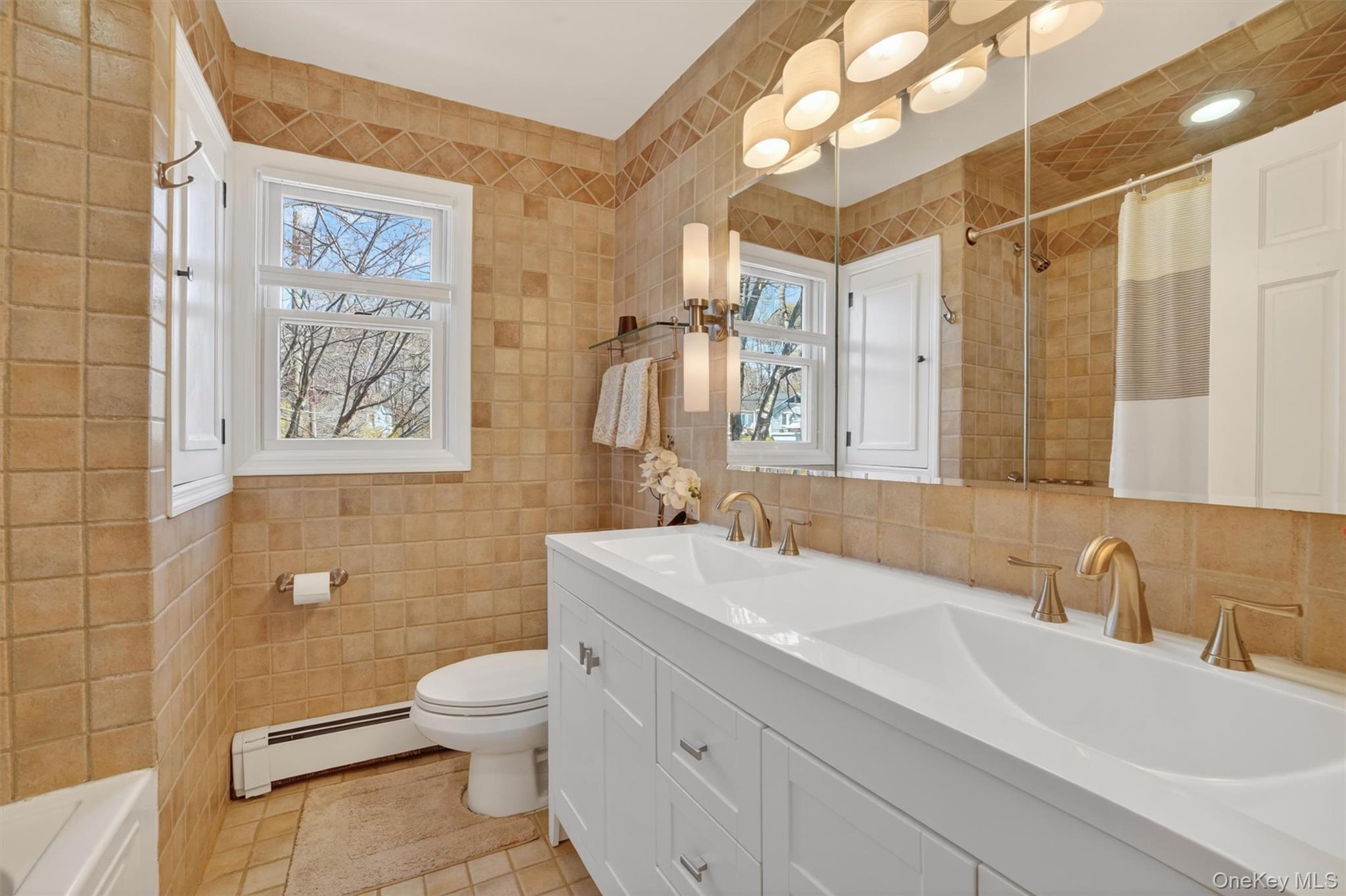 9 Ridge Road Cortlandt Manor, NY 10567 - Photo 26 of 47 Spotlessly clean tiled main hall bath