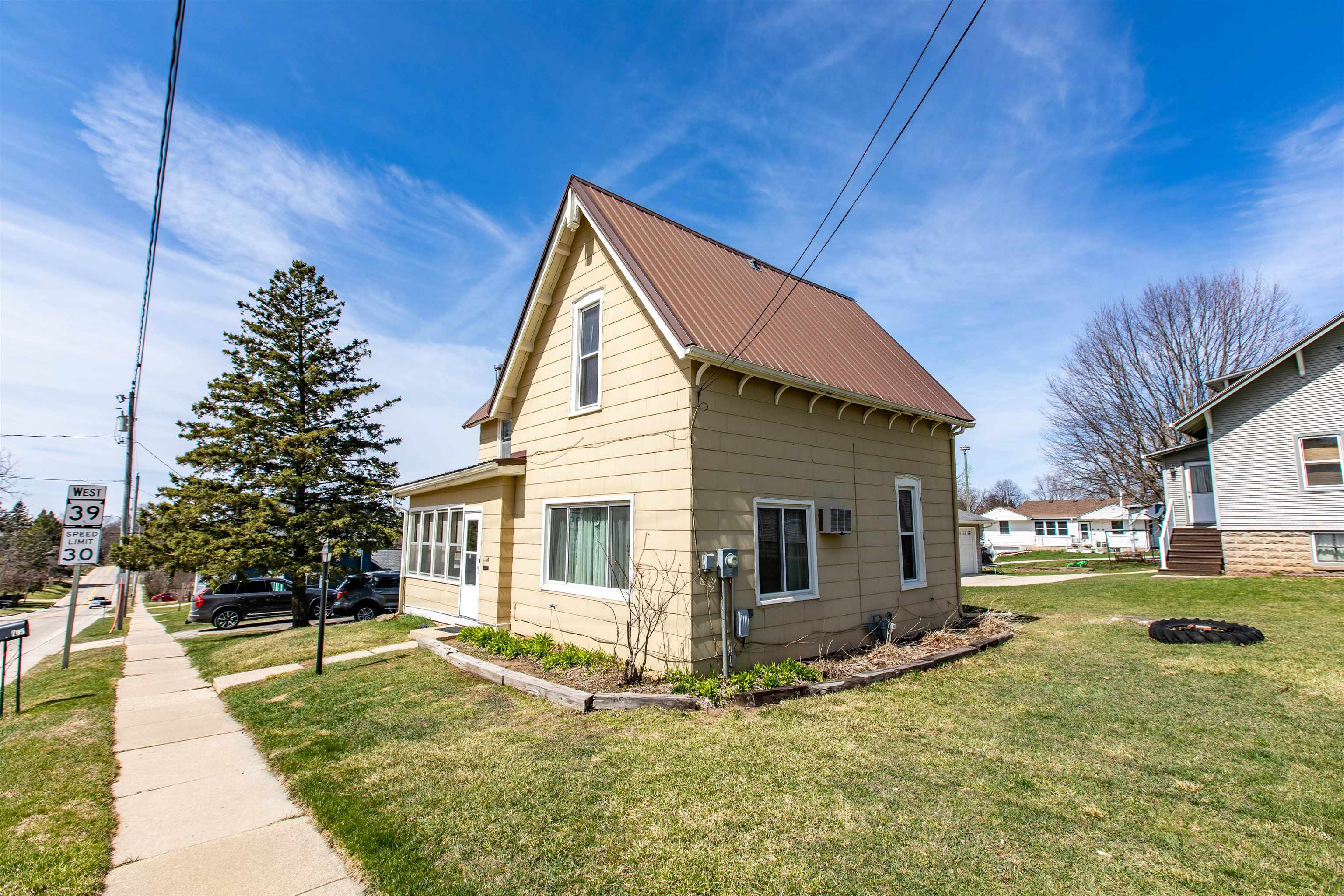 705 Fountain Street Mineral Point, WI 53565 - Photo 3 of 38