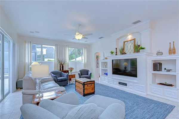 $734,900 | 5725 Eaglemount Circle, Lithia, FL 33547