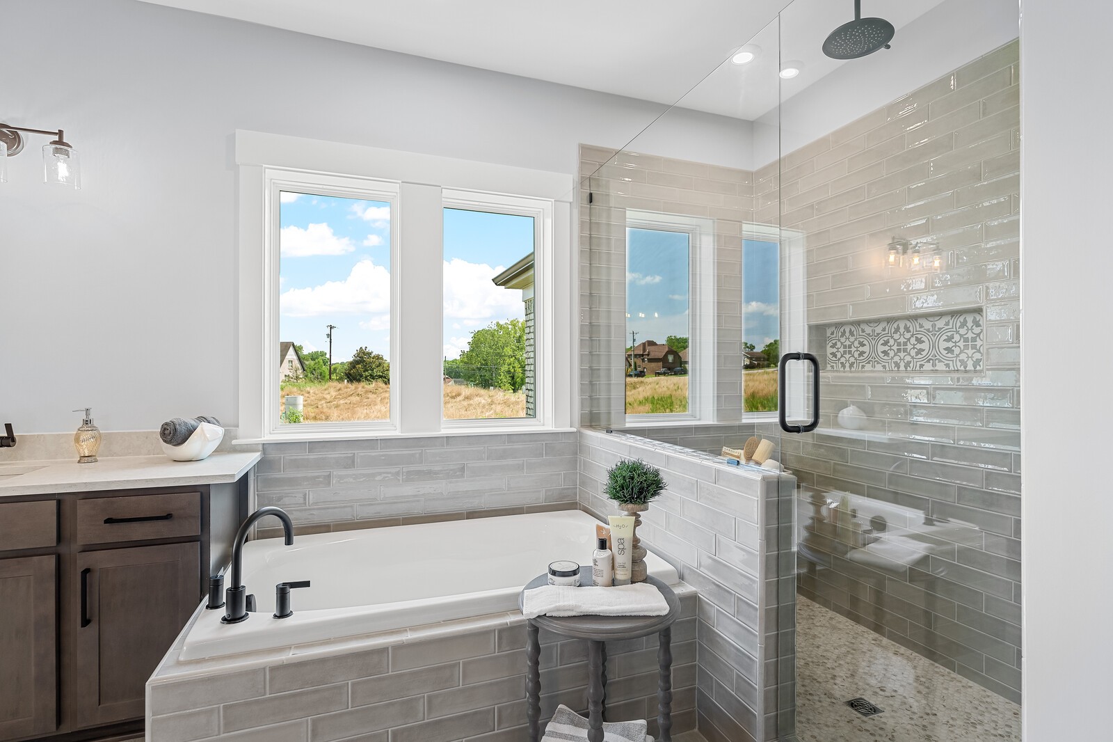 3427 Earhart Road Mount Juliet, TN 37122 - Photo 27 of 47 a bath room with a sink and a bath tub