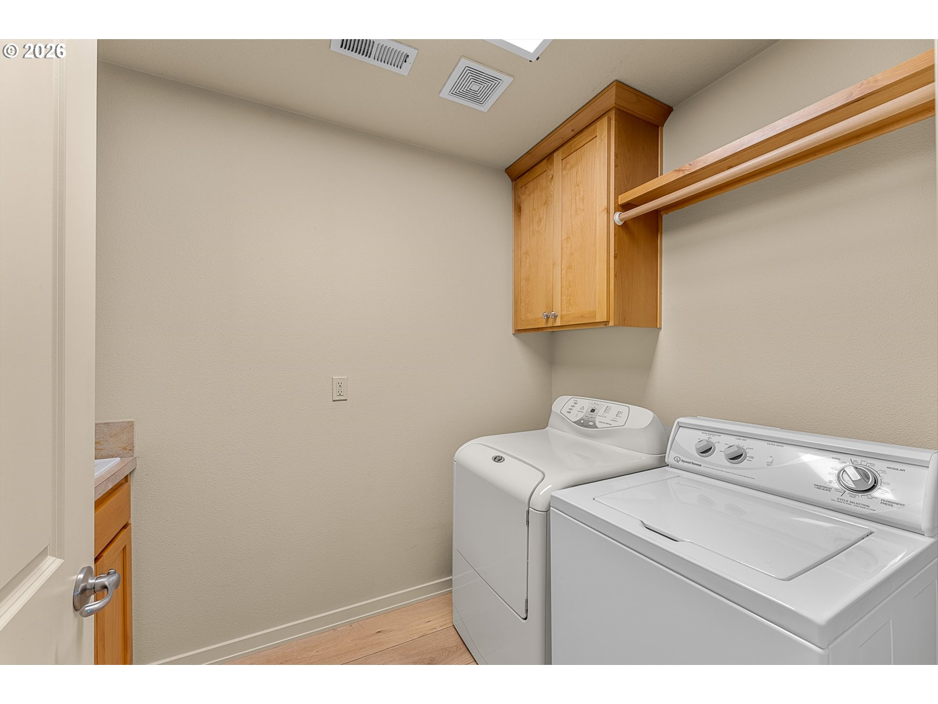 8914 Southwest Taylors Ferry Road Portland, OR 97223 - Photo 39 of 45