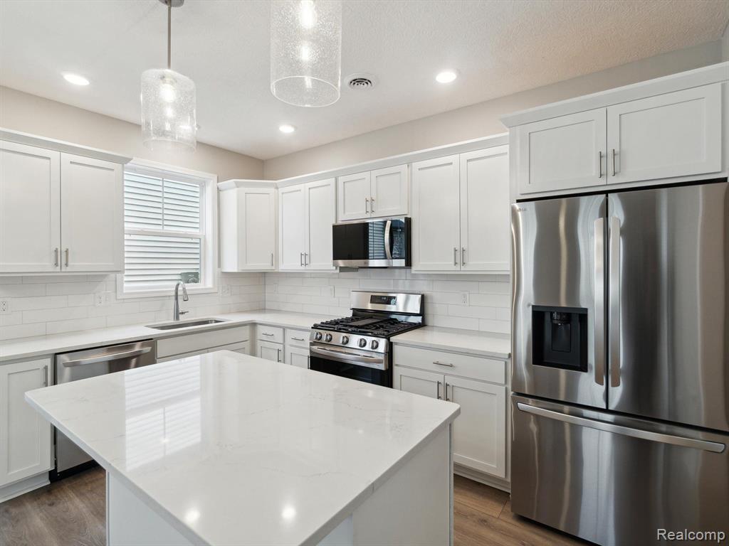 1703 Ashfield Street Howell, MI 48855 - Photo 15 of 56