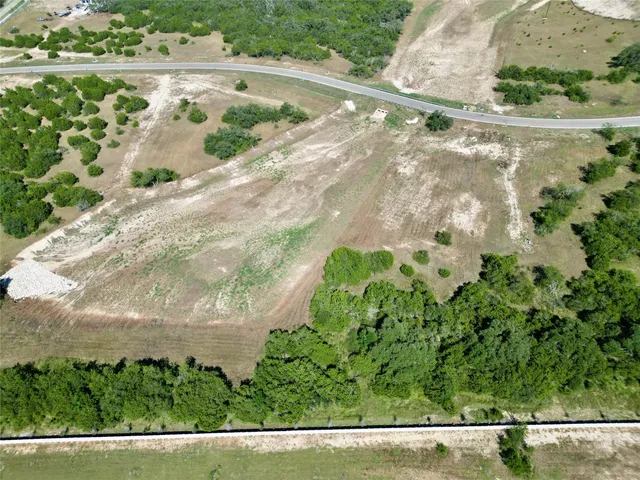 a view of yard with green space