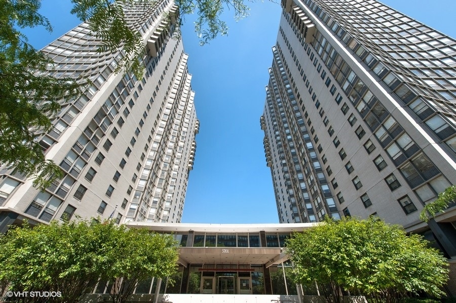 5701 North Sheridan Road, Unit 5T Chicago, IL 60660 - Photo 1 of 27 an aerial view of a building