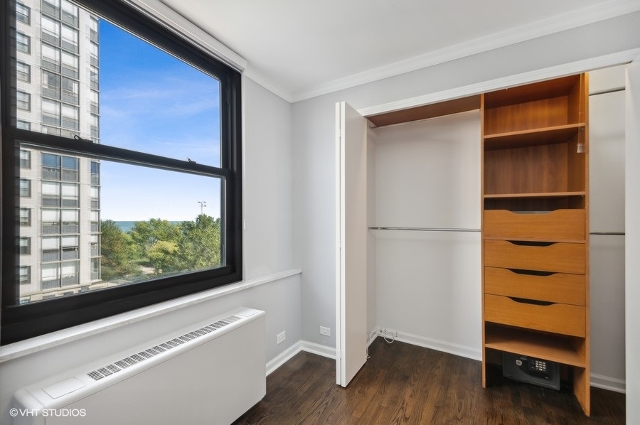 5701 North Sheridan Road, Unit 5T Chicago, IL 60660 - Photo 18 of 27 a view of room with window and wooden floor
