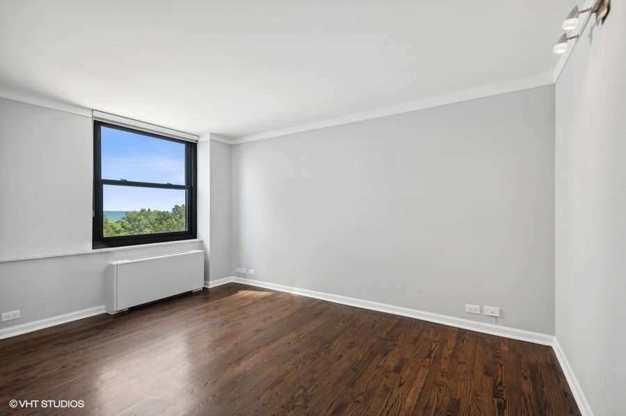5701 North Sheridan Road, Unit 5T Chicago, IL 60660 - Photo 20 of 27 a view of a room with wooden floor and window