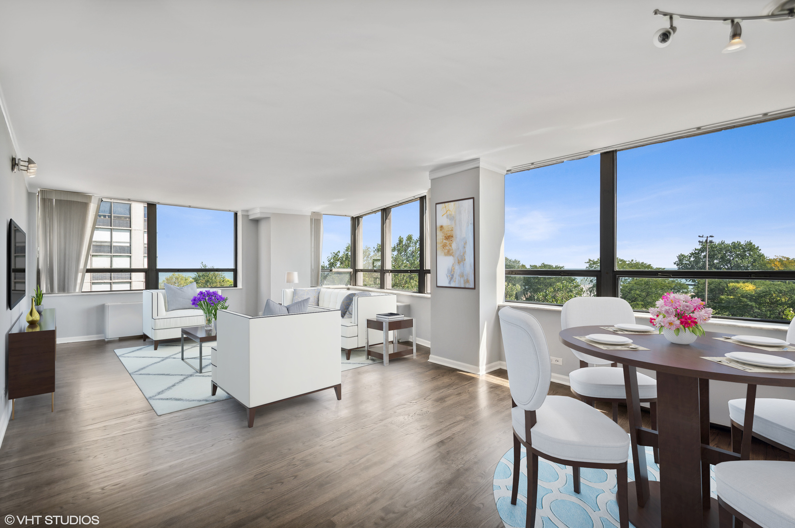5701 North Sheridan Road, Unit 5T Chicago, IL 60660 - Photo 2 of 27 a living room with furniture and a floor to ceiling window