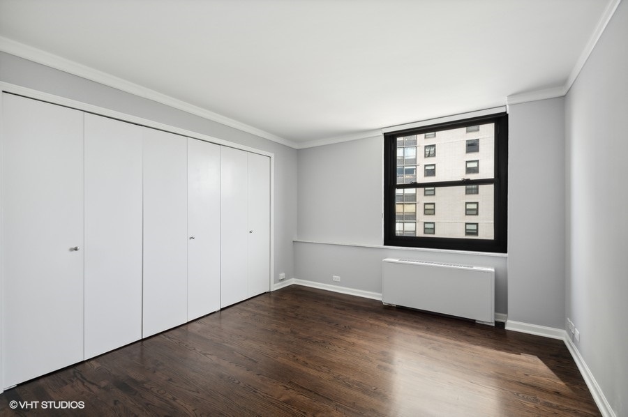5701 North Sheridan Road, Unit 5T Chicago, IL 60660 - Photo 21 of 27 a view of an empty room with wooden floor and a window