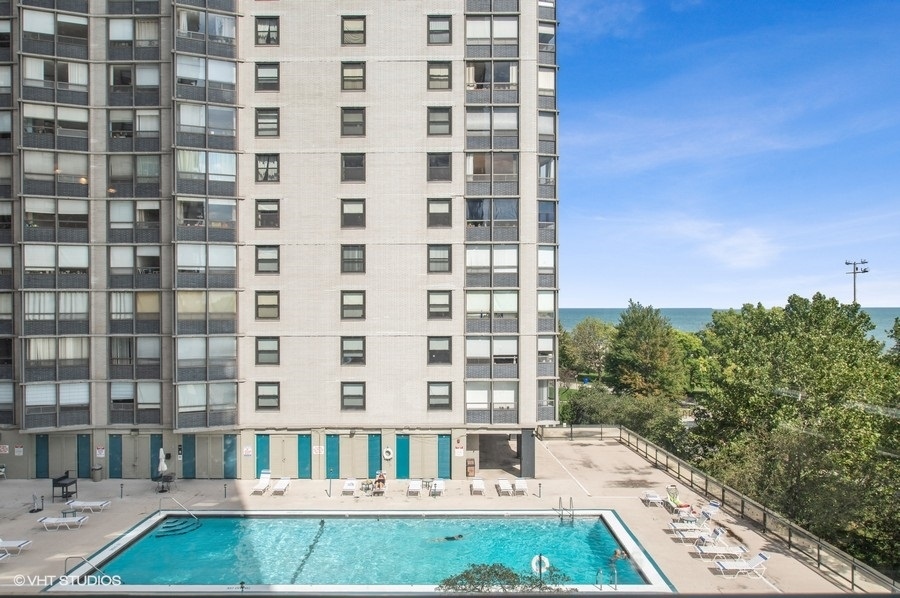 5701 North Sheridan Road, Unit 5T Chicago, IL 60660 - Photo 25 of 27 a view of a building