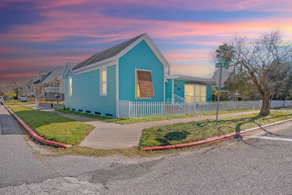 front view of house with a yard