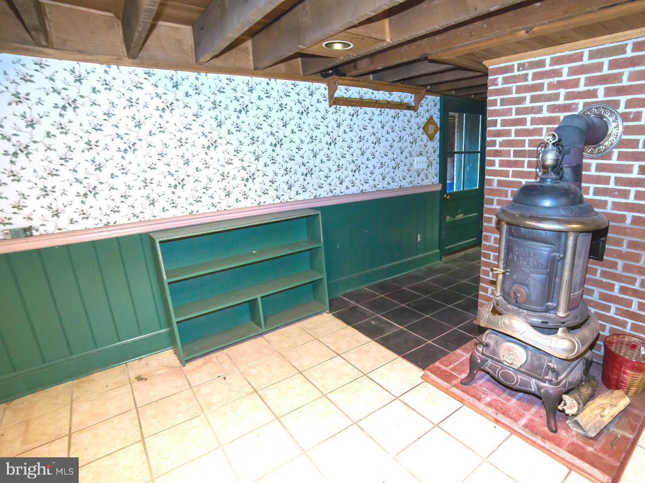 10383 Cliff Mills Road Marshall, VA 20115 - Photo 18 of 30 LL w/2nd kitchen, bath, entrance