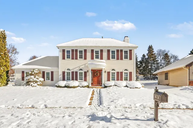 $499,900 | 2297 Lakeside Drive, Aurora, IL 60504