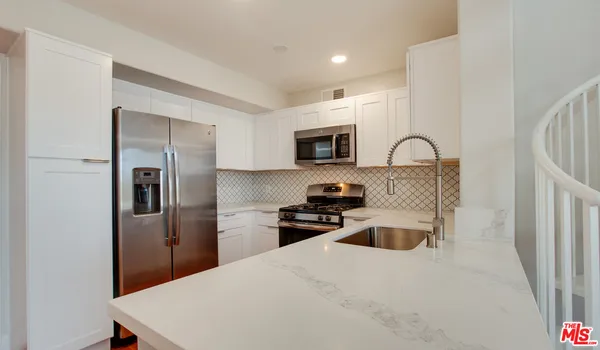$4,471 | 5553 West 6th Street, Unit 2412, Los Angeles, CA 90036