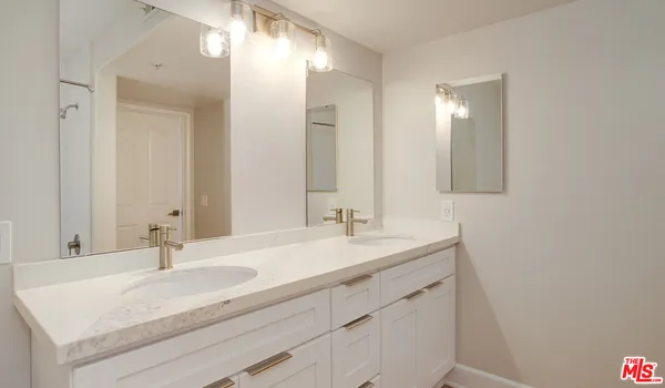 $4,471 | 5553 West 6th Street, Unit 2412, Los Angeles, CA 90036