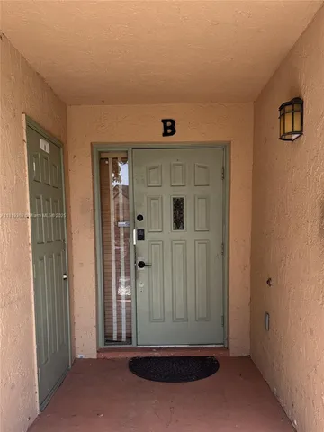a view of a back yard of the house