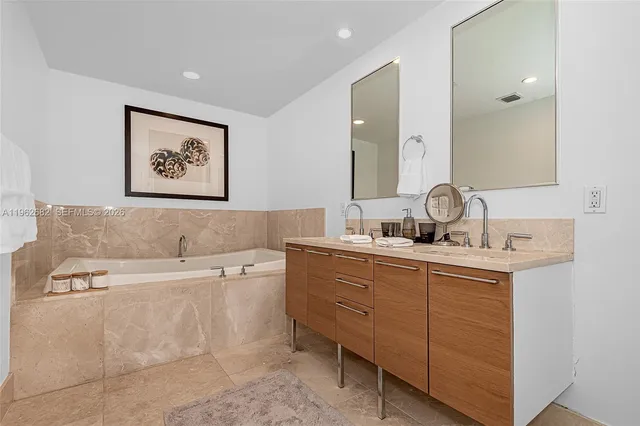 $10,000 | 17001 Collins Avenue, Unit 3507, Sunny Isles Beach, FL 33160