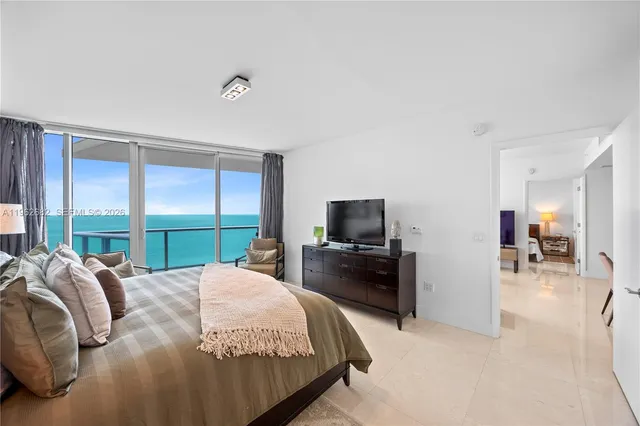 $10,000 | 17001 Collins Avenue, Unit 3507, Sunny Isles Beach, FL 33160