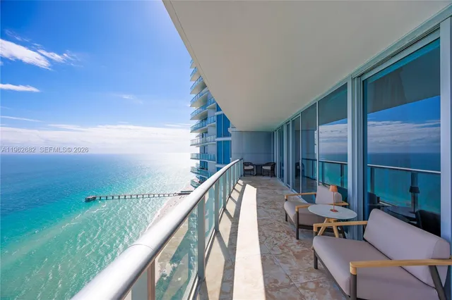 $10,000 | 17001 Collins Avenue, Unit 3507, Sunny Isles Beach, FL 33160