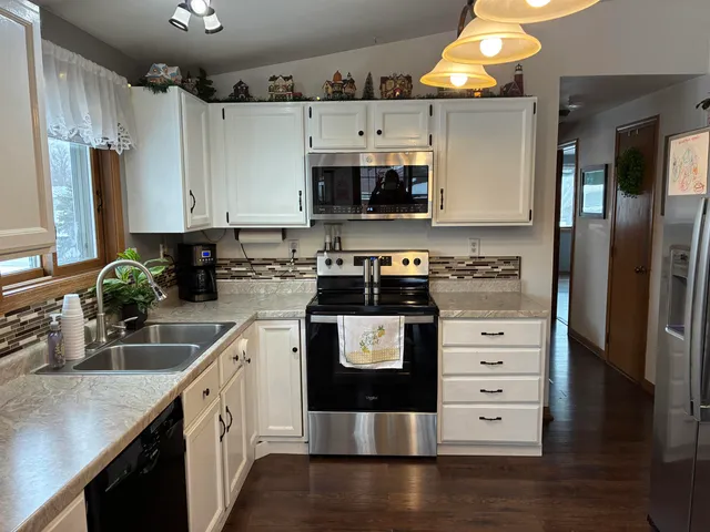 $349,900 | 828 Pleasant Way, Seymour, WI 54165