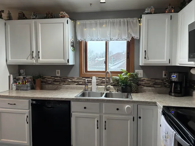 $349,900 | 828 Pleasant Way, Seymour, WI 54165