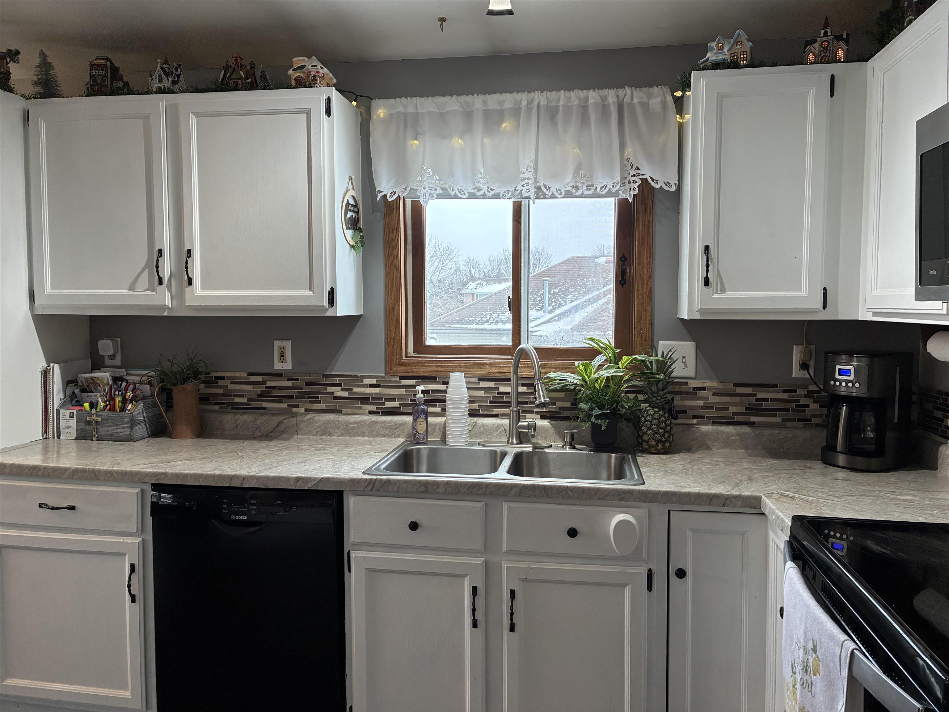 828 Pleasant Way Seymour, WI 54165 - Photo 16 of 56