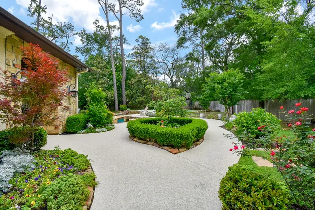 a view of a garden with a fountain