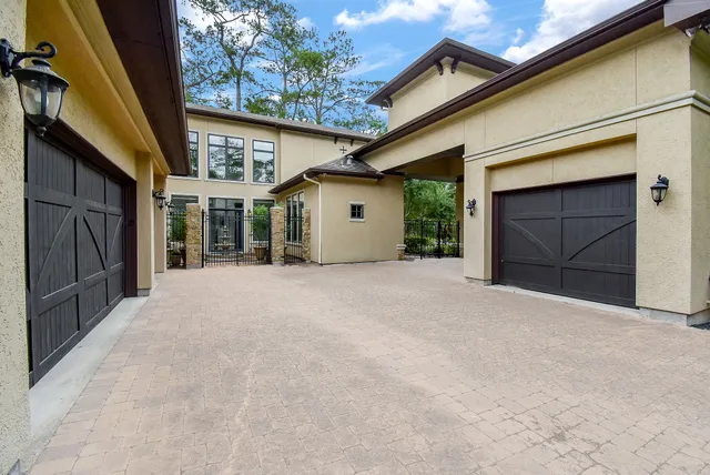 a view of an house with a outdoor space