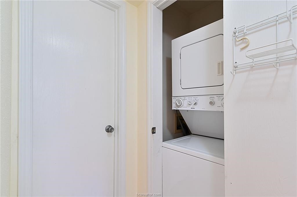904 University Oaks Boulevard, Unit 155 College Station, TX 77840 - Photo 11 of 11 a utility room with dryer and washer