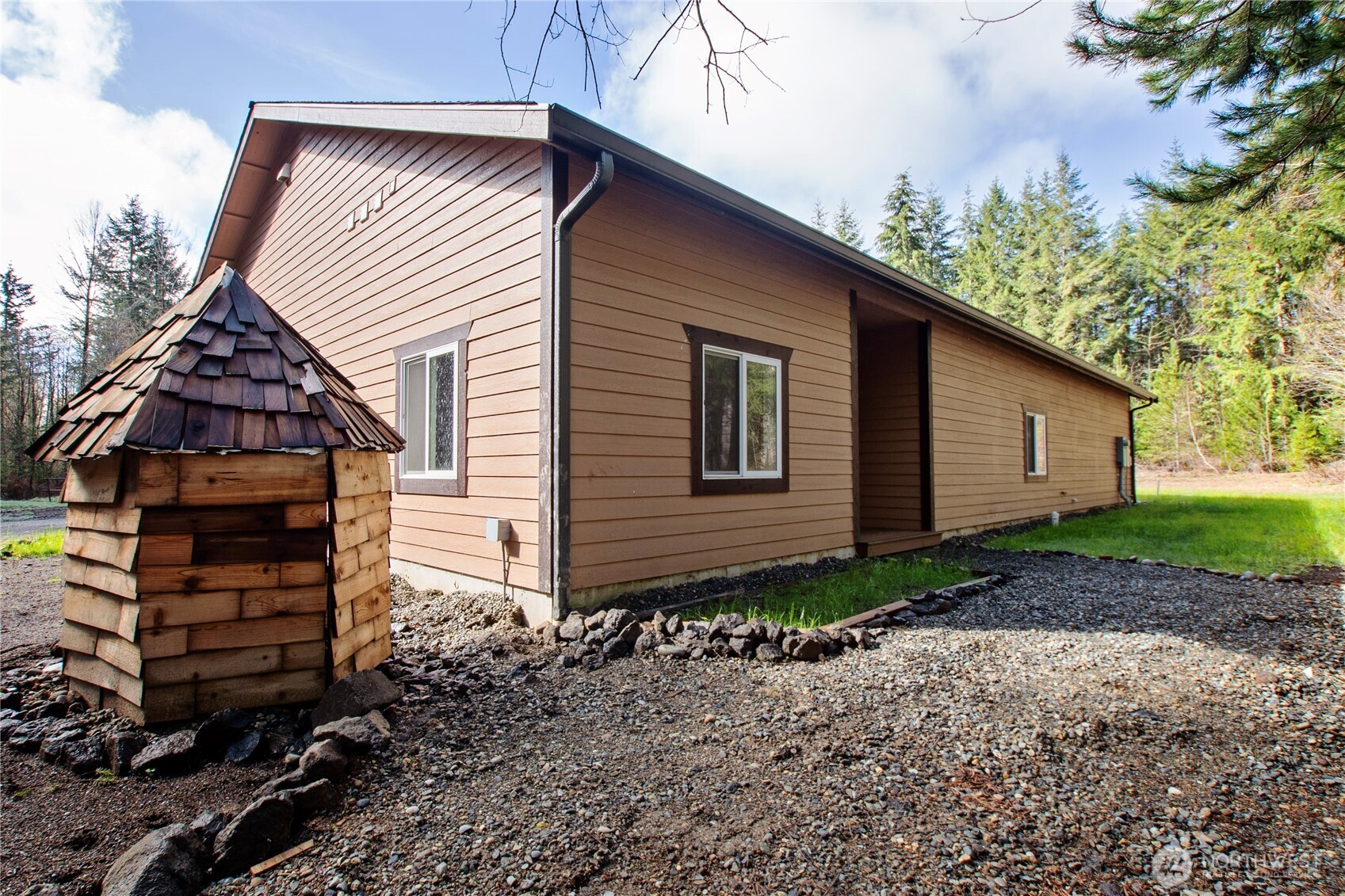 1232 Southwest J H Road Port Orchard, WA 98367 - Photo 11 of 26 Gallery Image 11