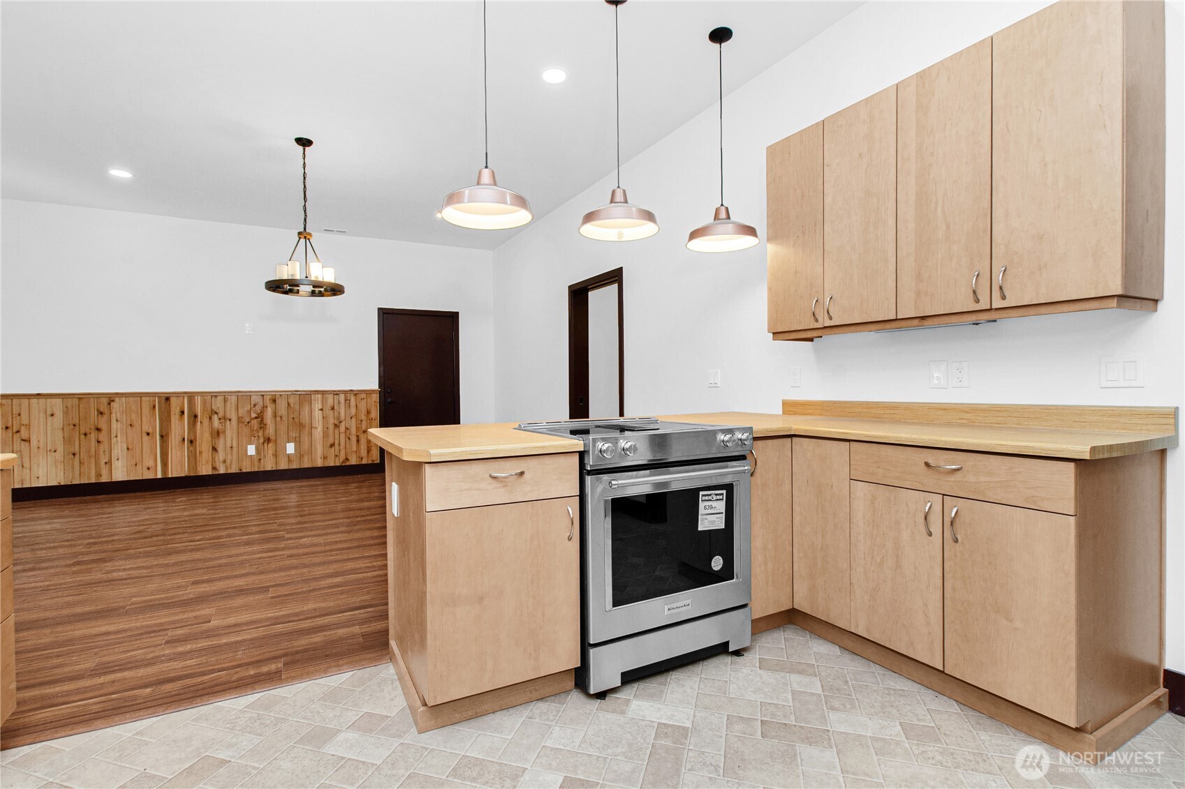1232 Southwest J H Road Port Orchard, WA 98367 - Photo 10 of 26 Gallery Image 10