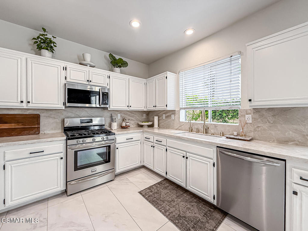 619 Hooper Avenue Simi Valley, CA 93065 - Photo 15 of 56