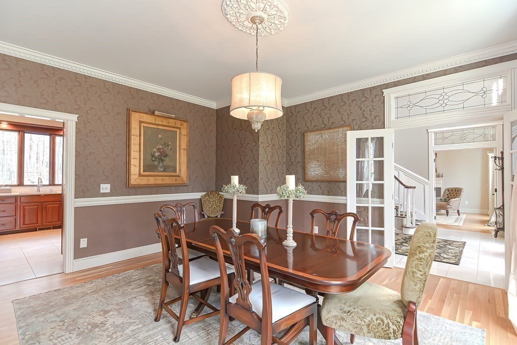 17 Elizabeth Road Hopkinton, MA 01748 - Photo 11 of 40 a dining room with furniture and window
