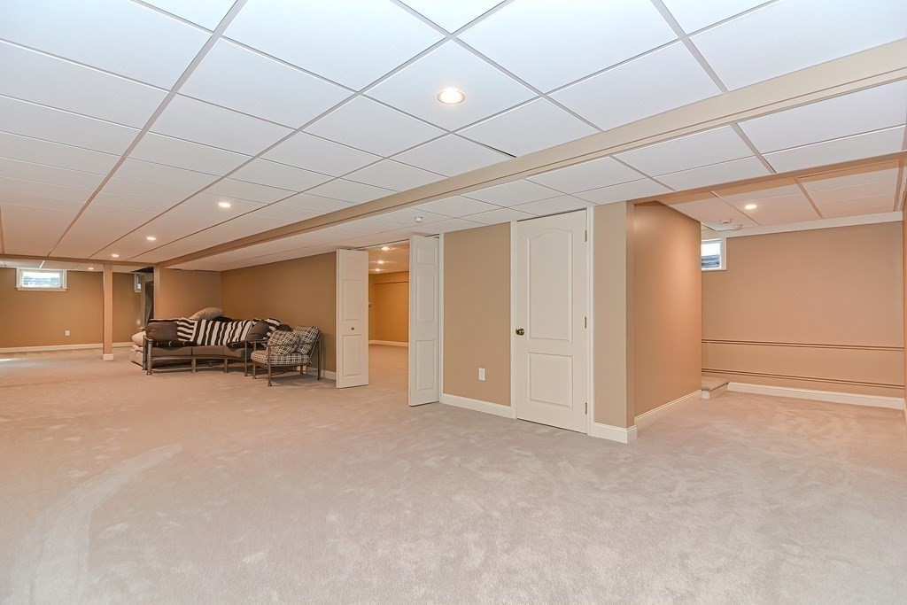 17 Elizabeth Road Hopkinton, MA 01748 - Photo 36 of 40