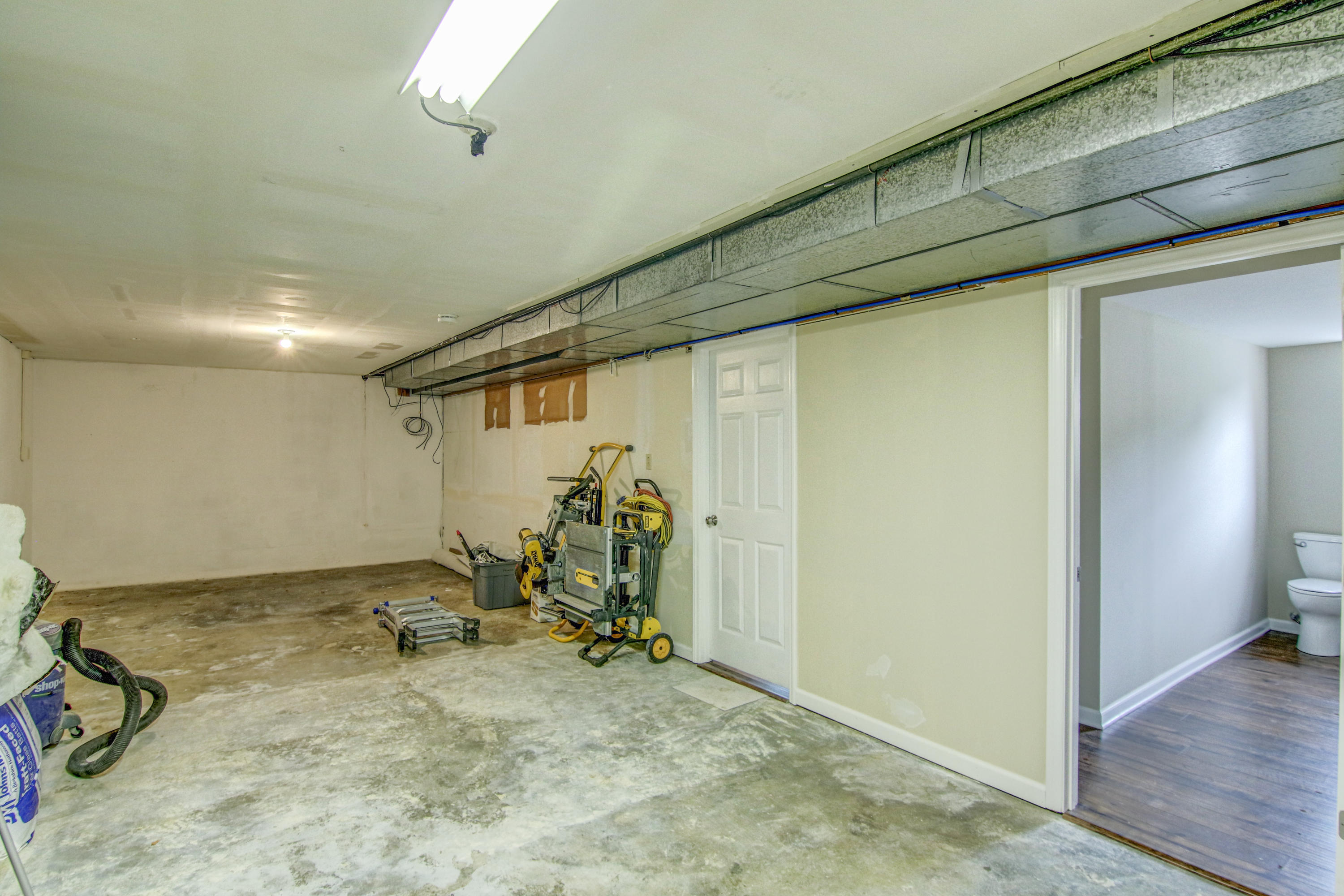 246 Carlton Road Bristol, TN 37620 - Photo 43 of 54 LP1A0736_37_38_39_40