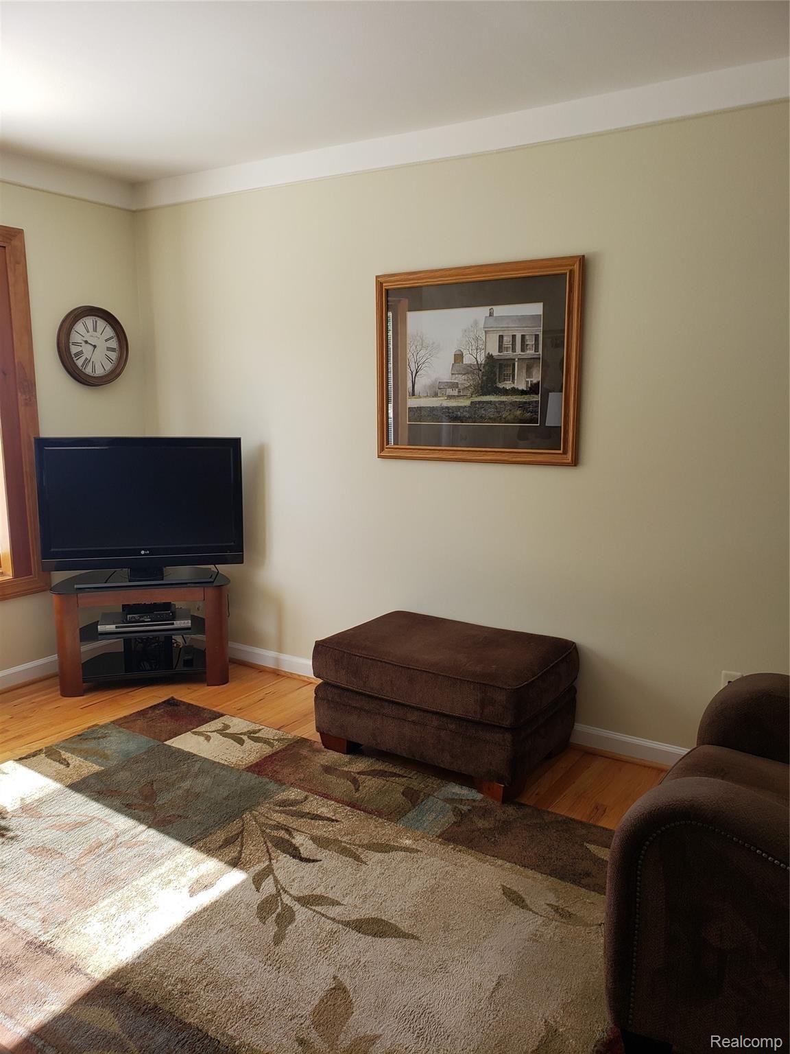 14916 Reeck Road Southgate, MI 48195 - Photo 11 of 55 Living room
