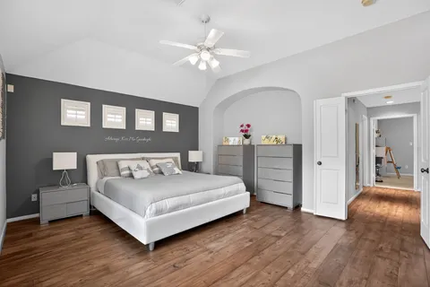 $750,000 | 42 South Crisp Morning Circle, The Woodlands, TX 77382