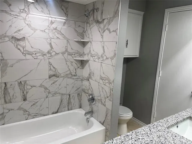 a bathroom with a toilet and a shower