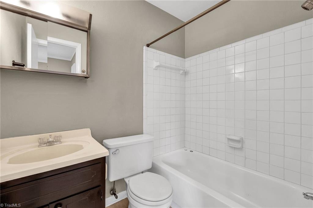 5731 Bramblegate Road, Unit D Greensboro, NC 27409 - Photo 14 of 23 Gallery Image 14