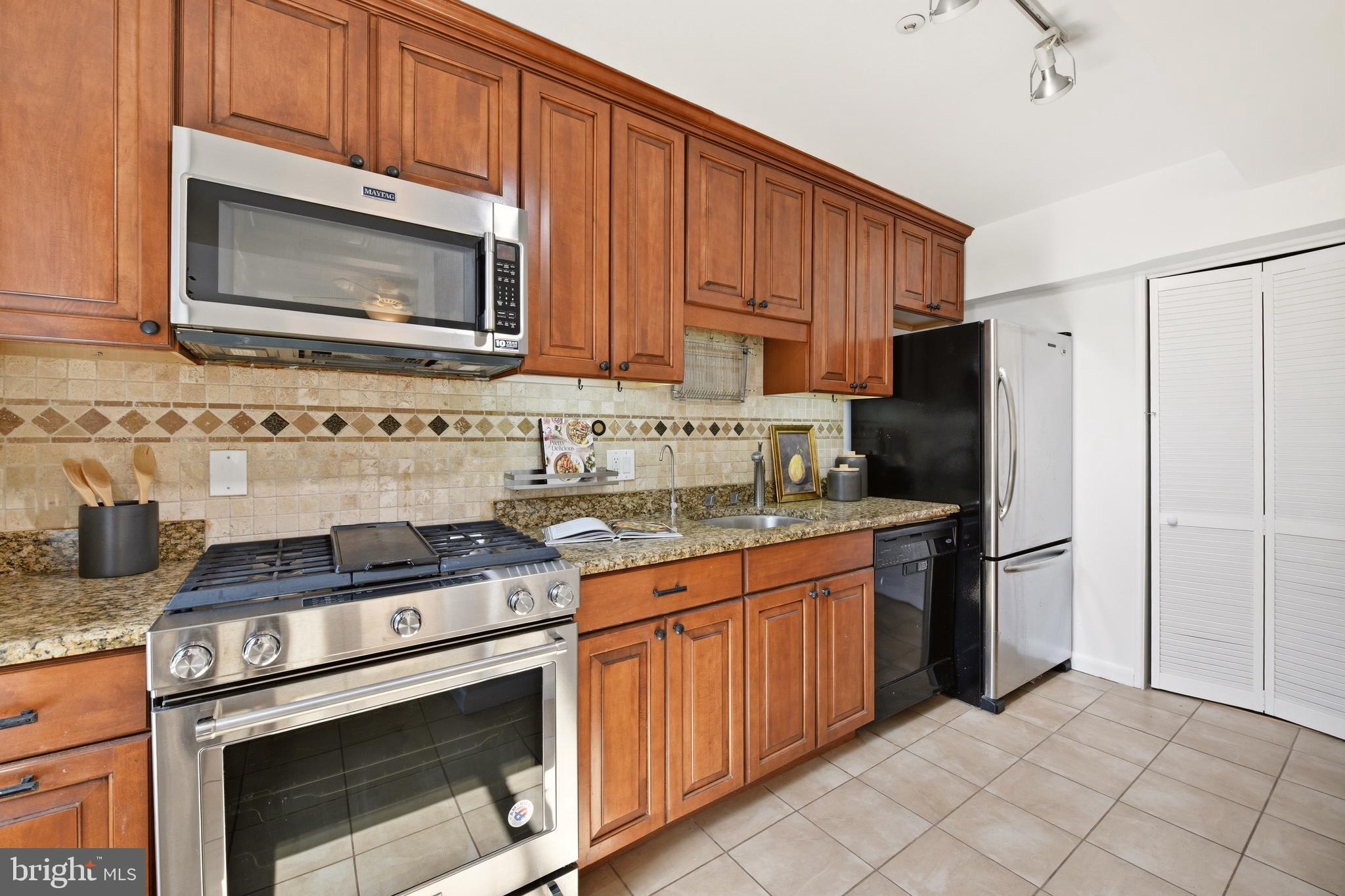 2633 Adams Mill Road Northwest, Unit 402 Washington, DC 20009 - Photo 11 of 40