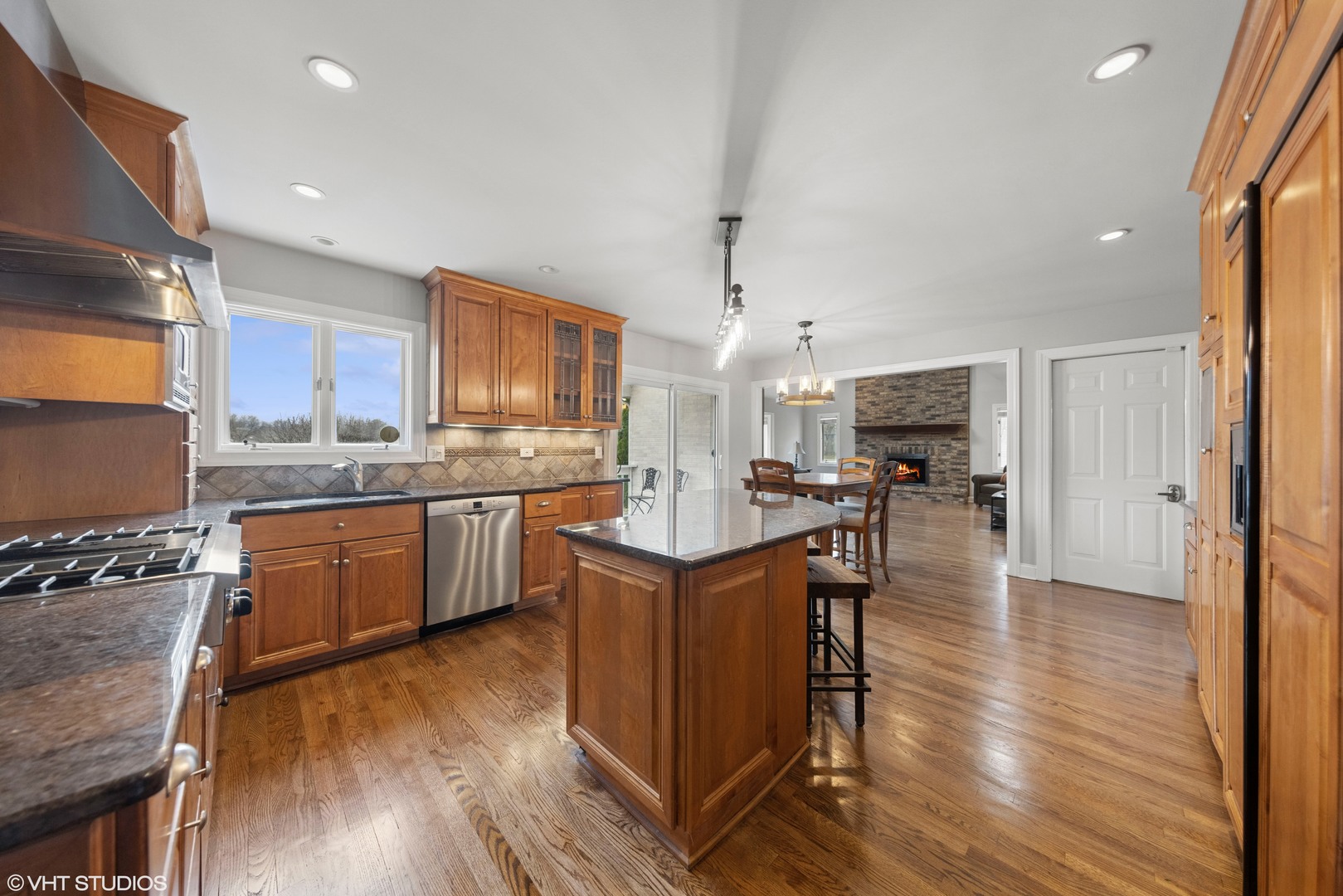 463 Leonard Lane Burr Ridge, IL 60527 - Photo 12 of 47 Gallery Image 12