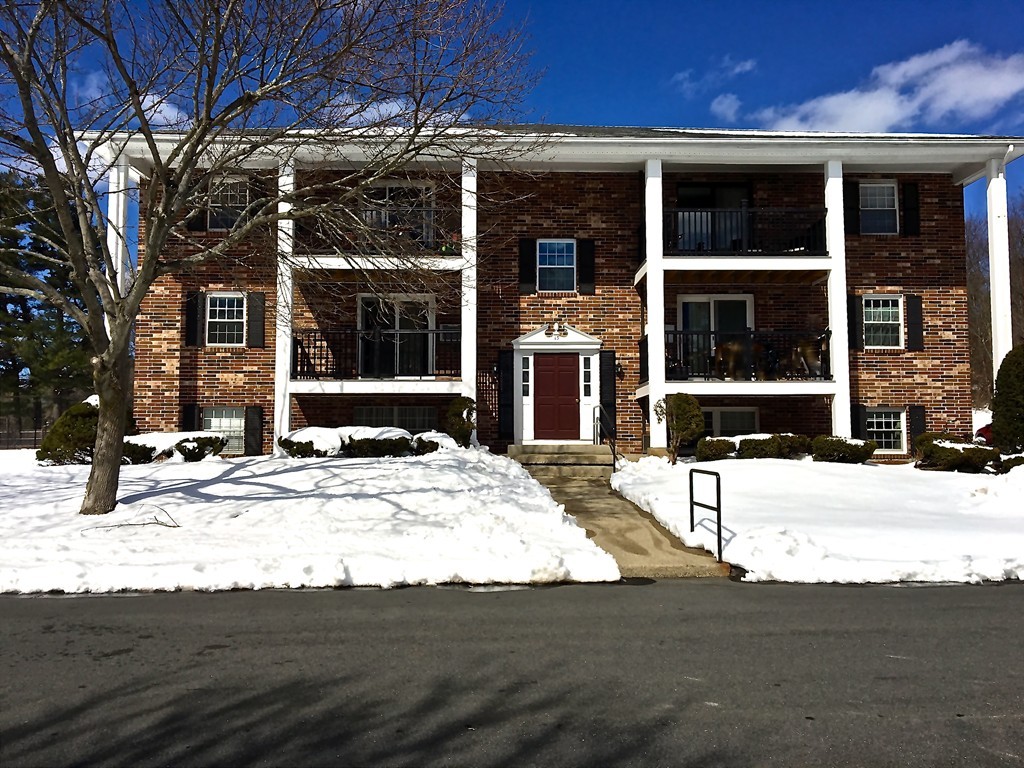 13 Walker Road, Unit 4 North Andover, MA 01845 - Photo 1 of 15 Gallery Image 1
