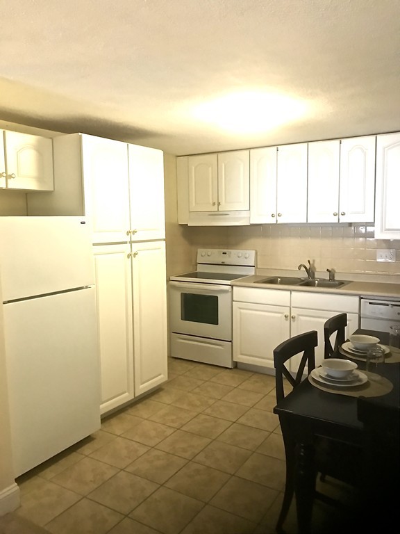 13 Walker Road, Unit 4 North Andover, MA 01845 - Photo 6 of 15 Gallery Image 6