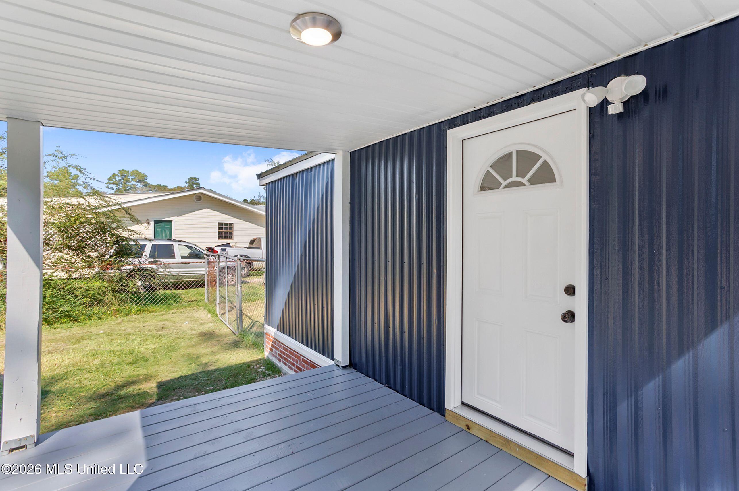 12351 Salisbury Road Gulfport, MS 39503 - Photo 20 of 29 20-Back Porch