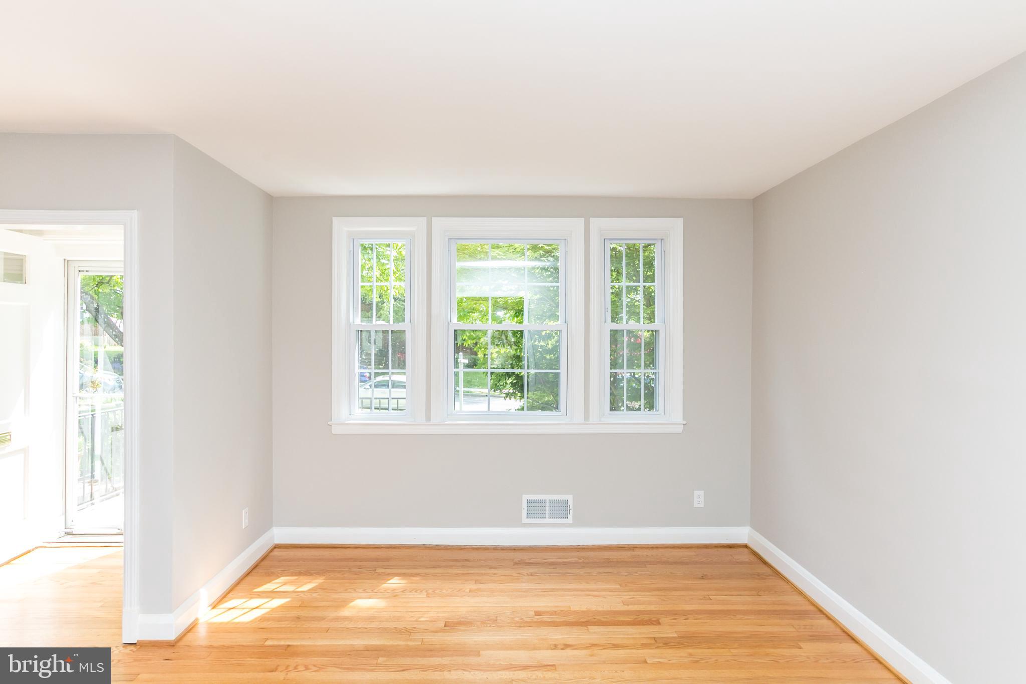 6410 Blenheim Road Baltimore, MD 21212 - Photo 2 of 29 Living room