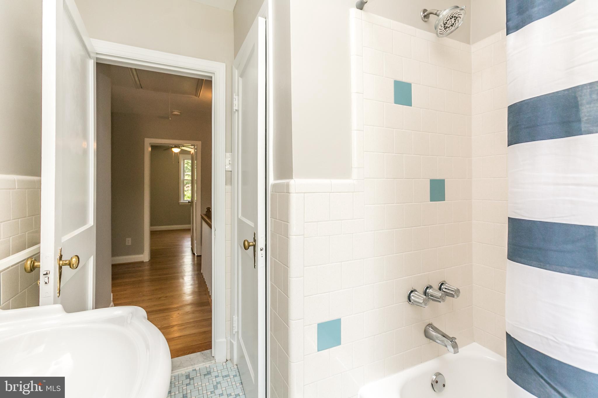 6410 Blenheim Road Baltimore, MD 21212 - Photo 17 of 29 Full bathroom