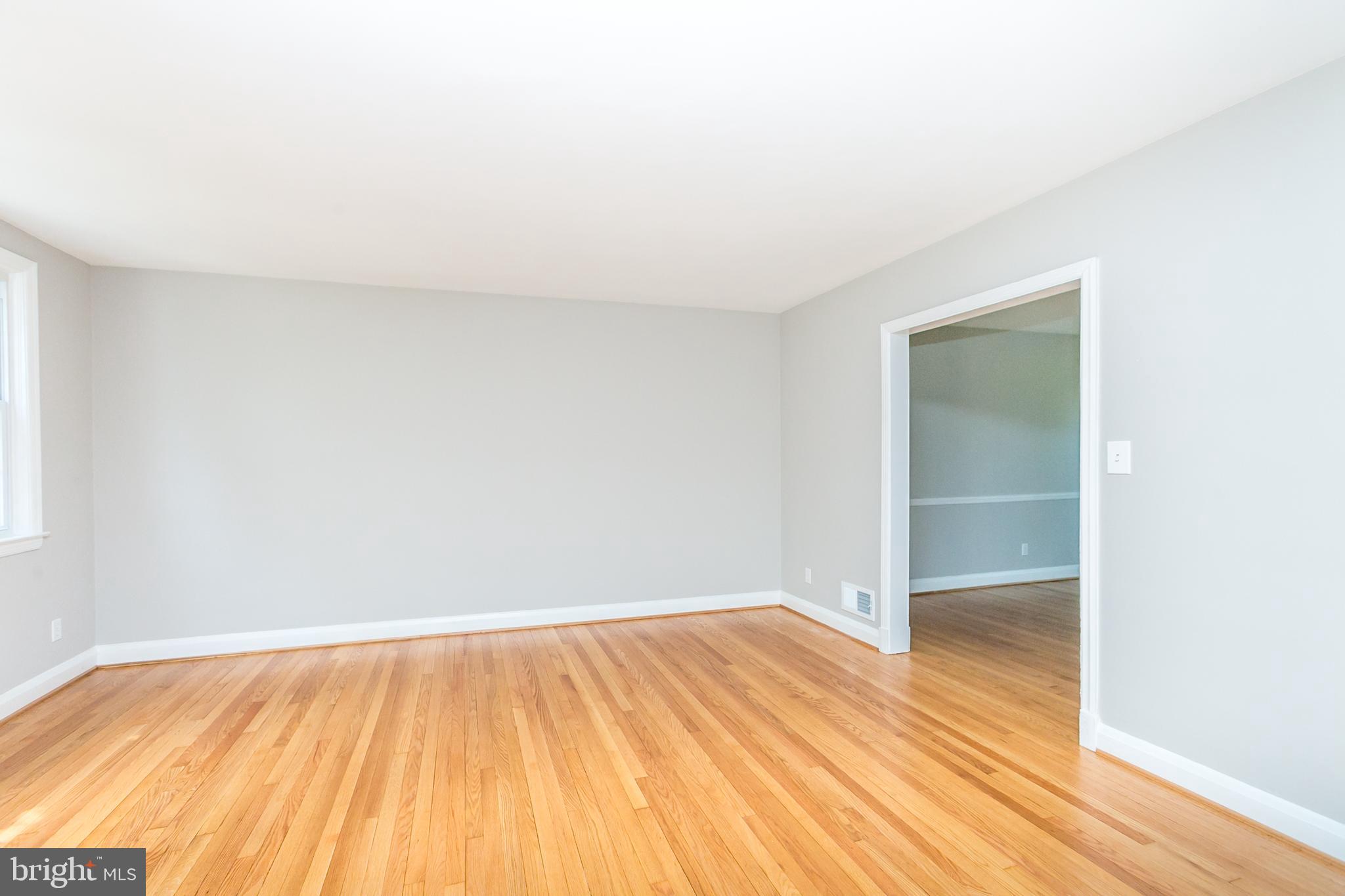 6410 Blenheim Road Baltimore, MD 21212 - Photo 4 of 29 Living room