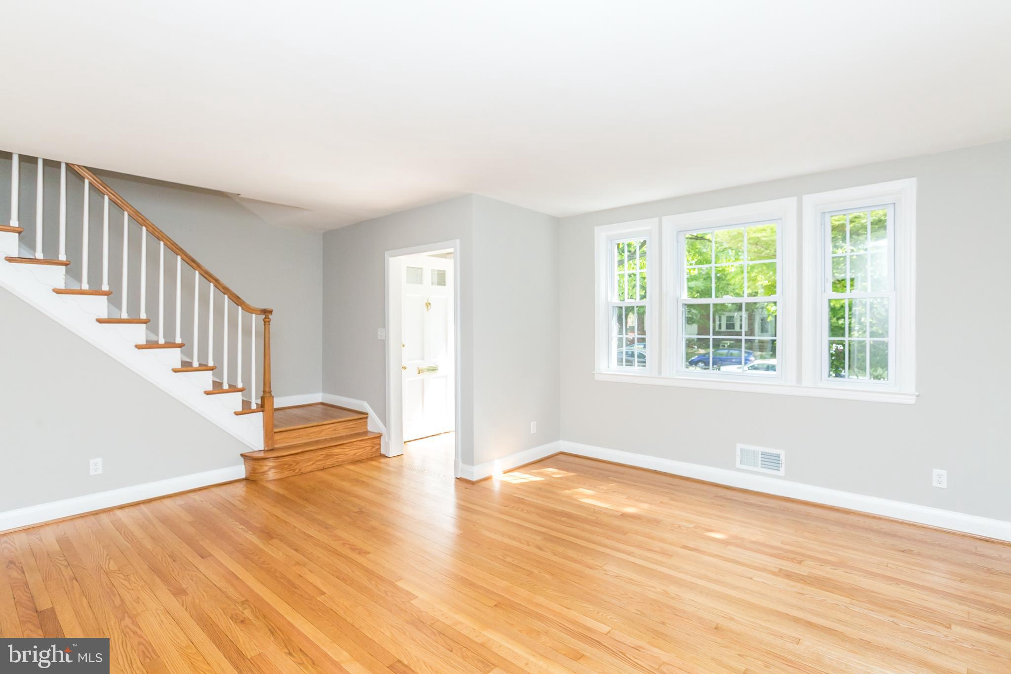 6410 Blenheim Road Baltimore, MD 21212 - Photo 5 of 29 Entryway and living room