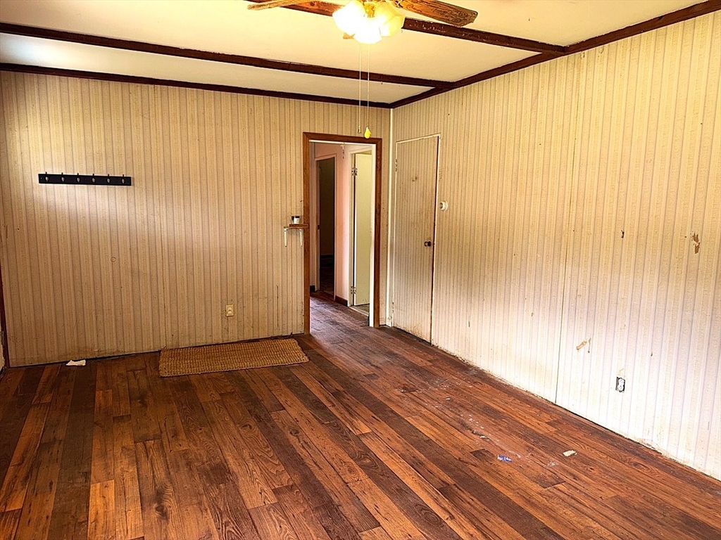 32 Crestmont Street Springfield, MA 01108 - Photo 7 of 34