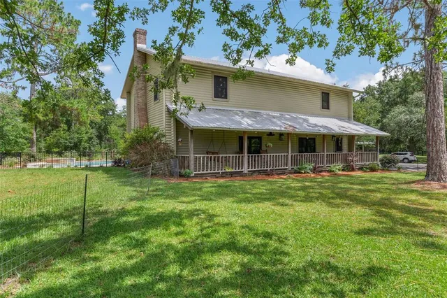 a view of a house with a big yard