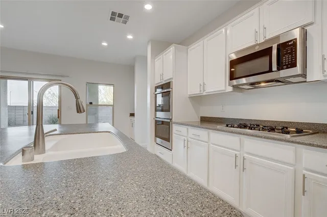 $3,200 | 1068 Riddle Glen Street, Henderson, NV 89012